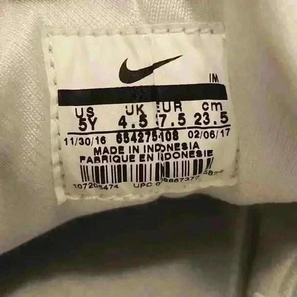 Nike Huarache Run (GS) White Metallic Silver Grade School Size 5Y NIB 654275-108 - Picture 6 of 7